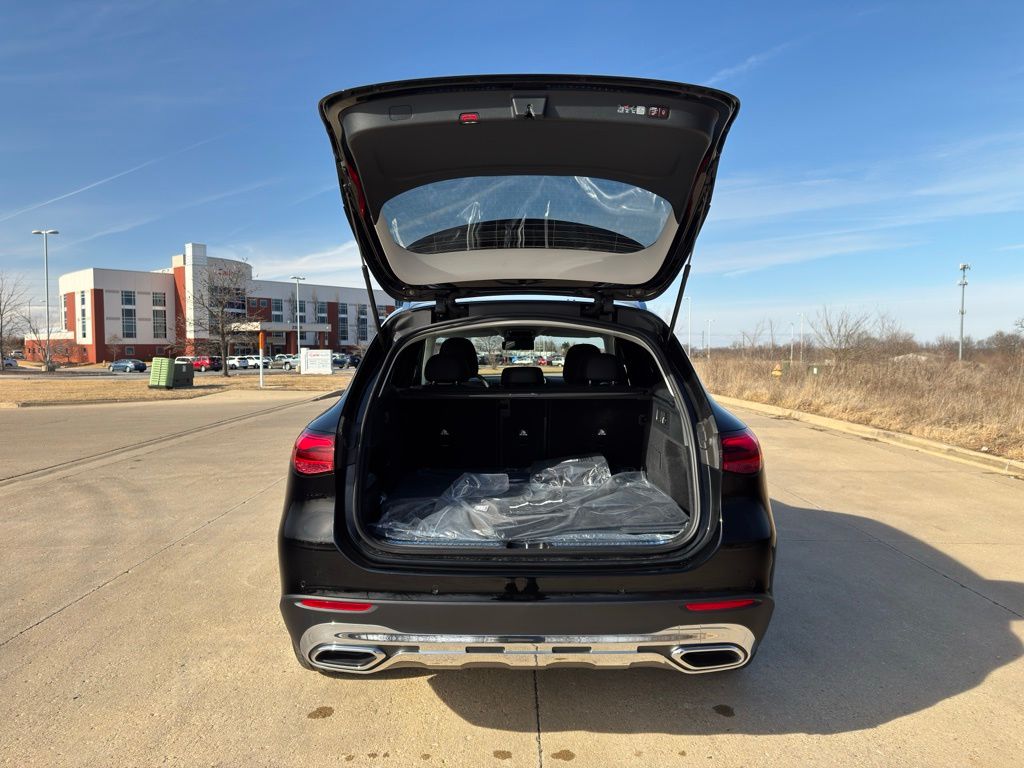 2025 Mercedes-Benz GLC GLC 350e photo