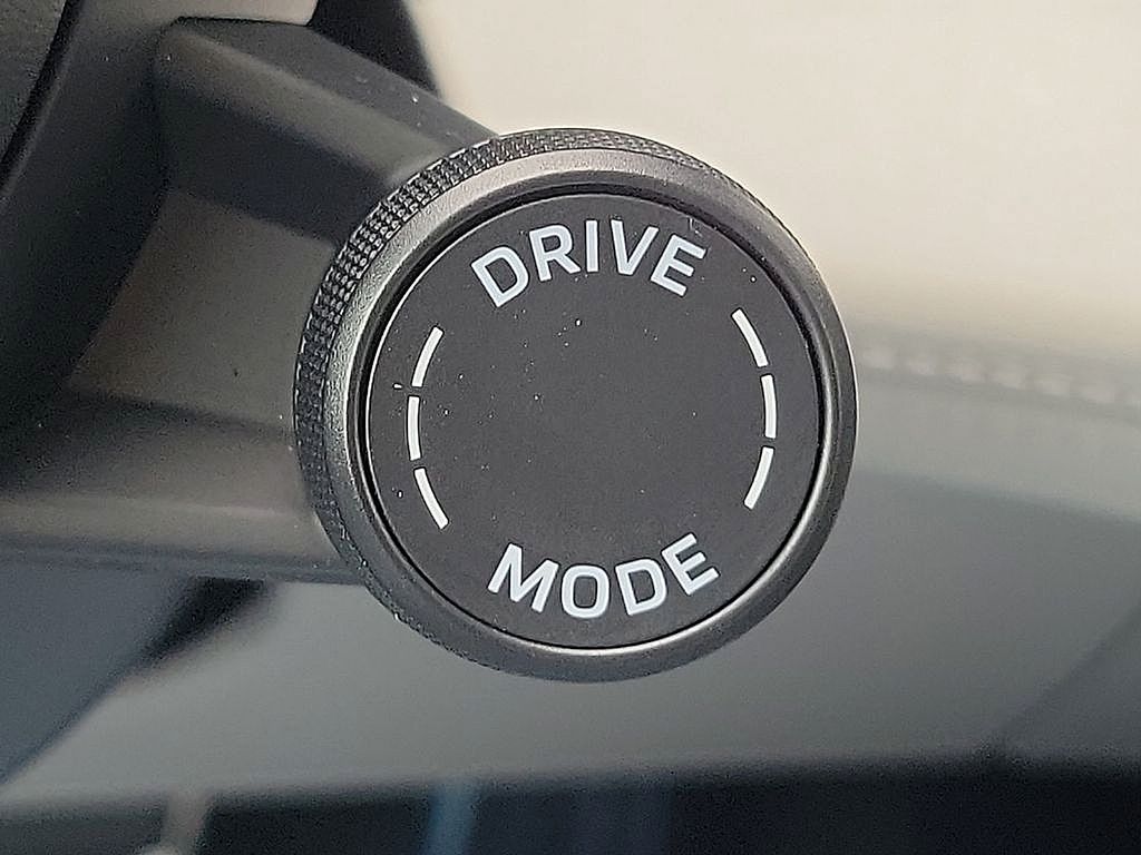 Thumbnail: 2025 Porsche Taycan - 22