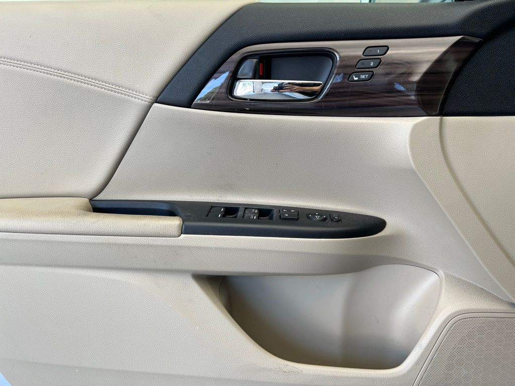 Thumbnail: 2017 Honda Accord - 21