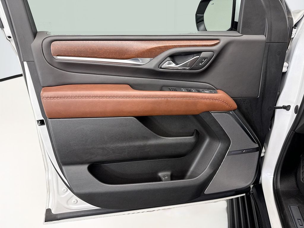Thumbnail: 2023 GMC Yukon XL - 24
