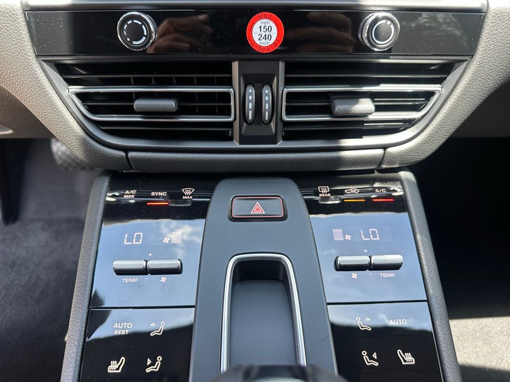 Thumbnail: 2026 Porsche Macan - 30