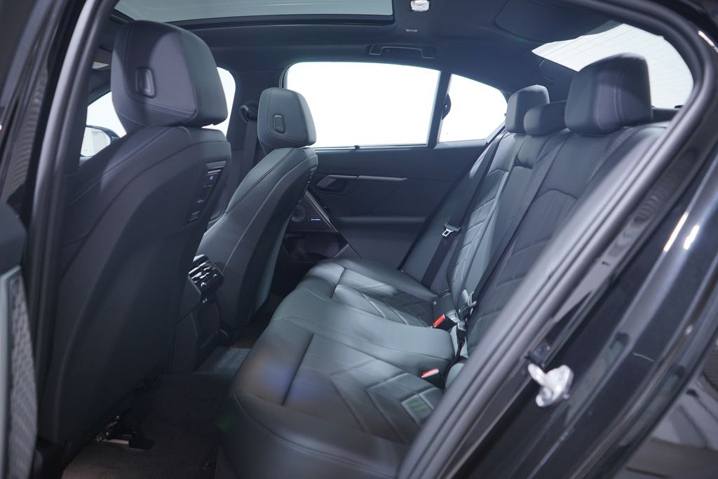 Thumbnail: 2026 BMW 5 Series - 9