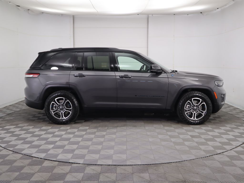 Thumbnail: 2022 Jeep Grand Cherokee - 4