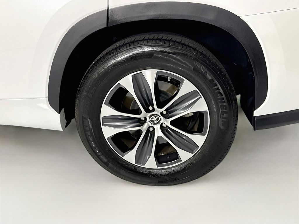 Thumbnail: 2023 Toyota Highlander - 31
