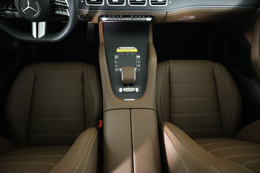 2025 Mercedes-Benz GLS 580 18