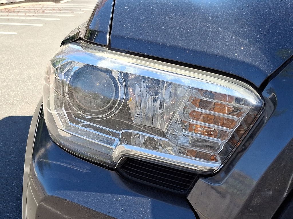 2016 Toyota Tacoma TRD Sport 9