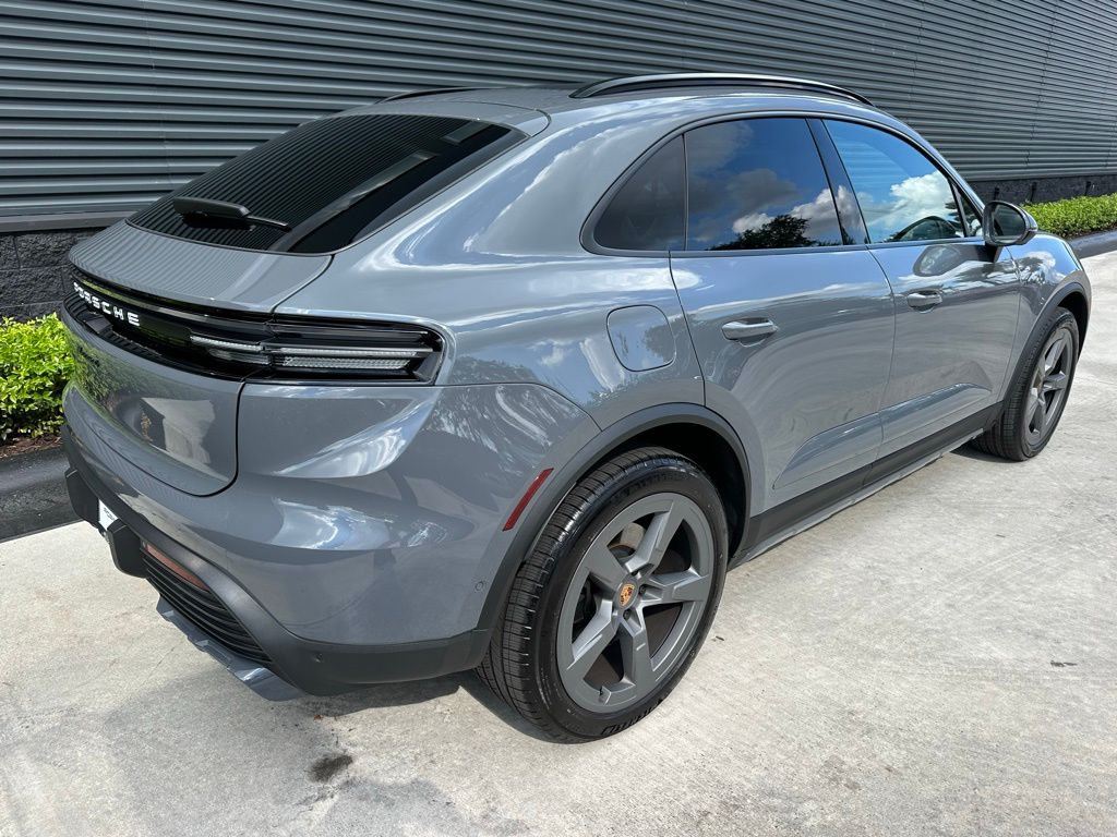 Thumbnail: 2025 Porsche Macan - 9