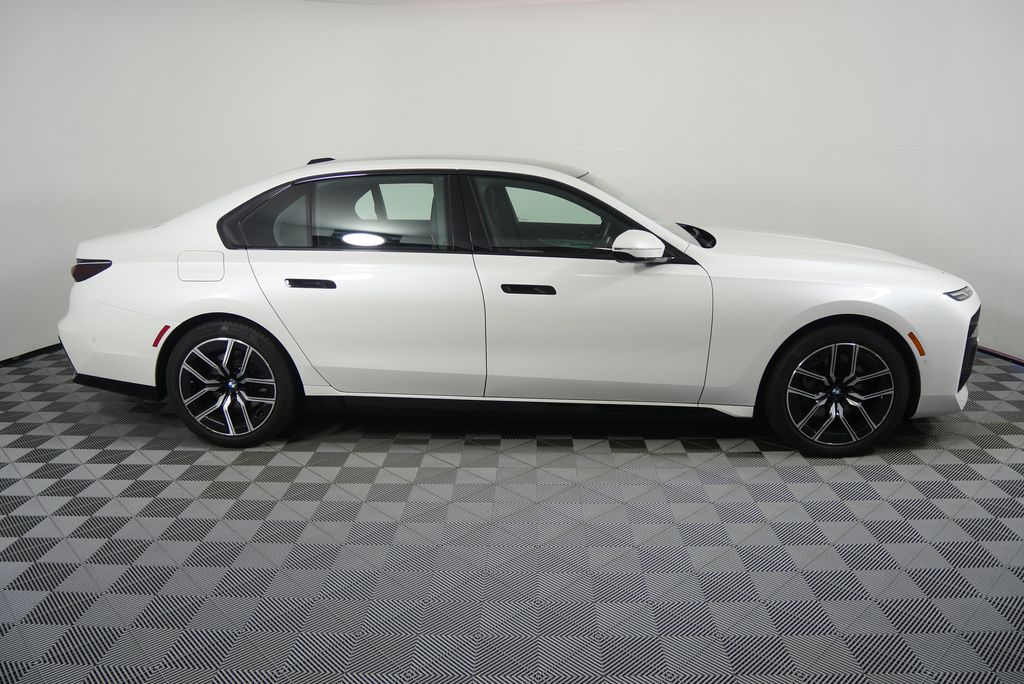 Thumbnail: 2024 BMW 7 Series - 2