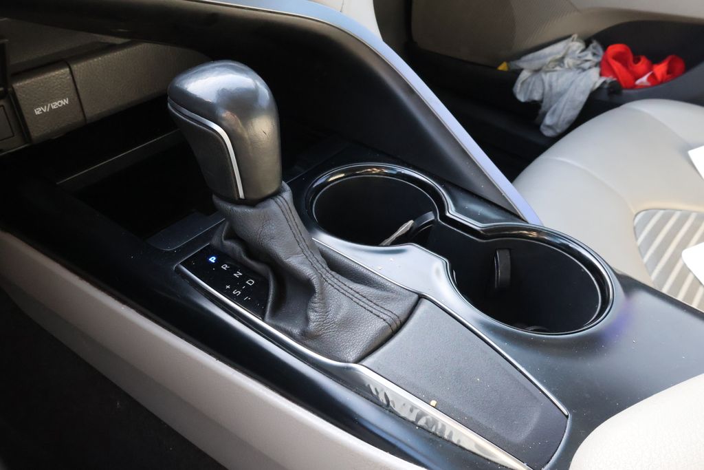 Thumbnail: 2020 Toyota Camry - 24