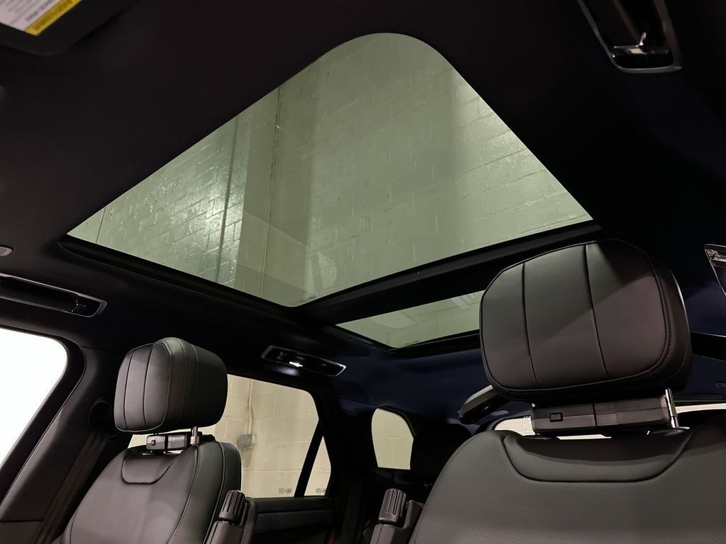 Thumbnail: 2026 Land Rover Range Rover Sport - 11
