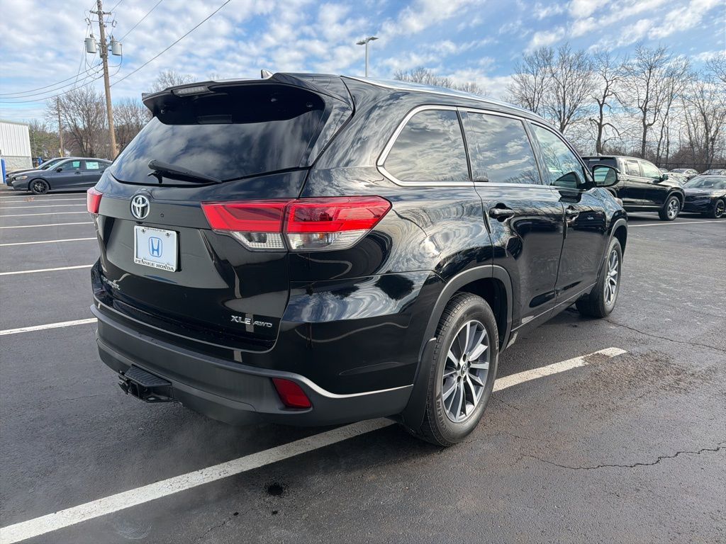 Thumbnail: 2017 Toyota Highlander - 5