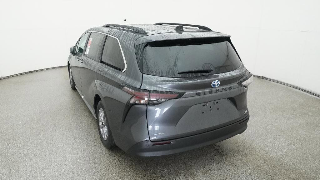 Thumbnail: 2025 Toyota Sienna - 4