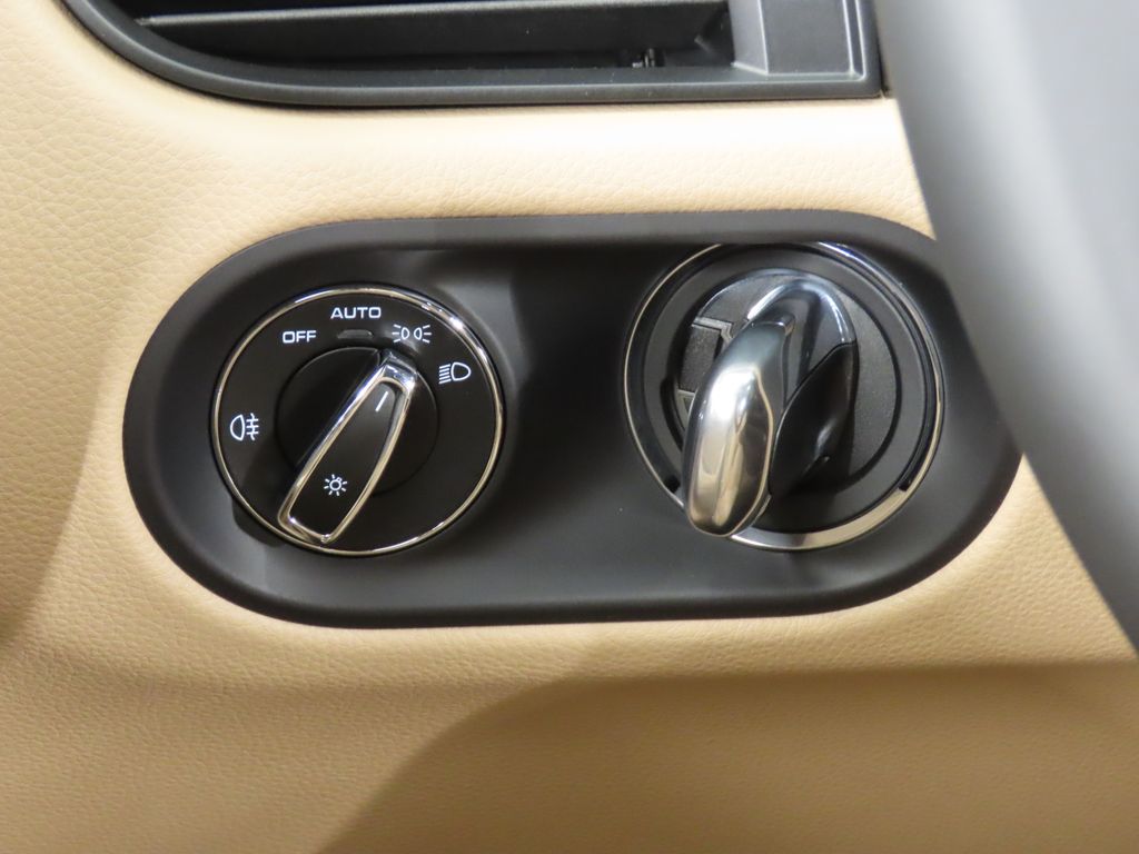 Thumbnail: 2026 Porsche Macan - 22