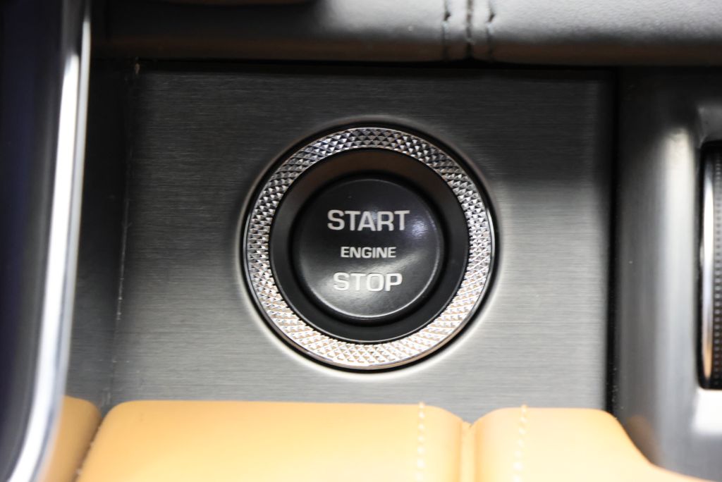 Thumbnail: 2019 Land Rover Range Rover - 21