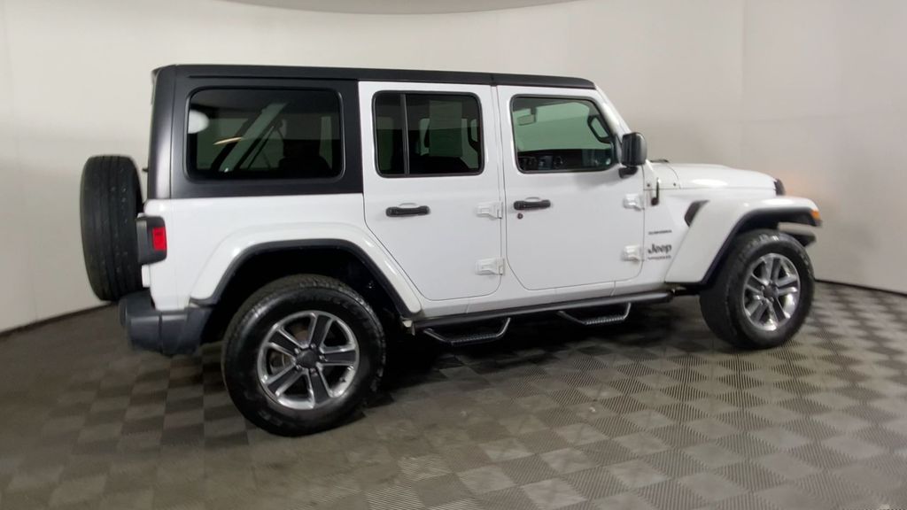 2018 Jeep Wrangler Unlimited Sahara 9