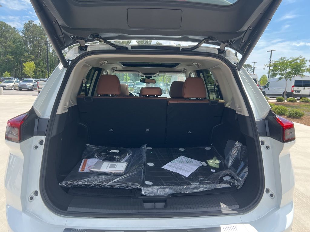 2025 Everest White Pearl Nissan Rogue Platinum FWD SUV