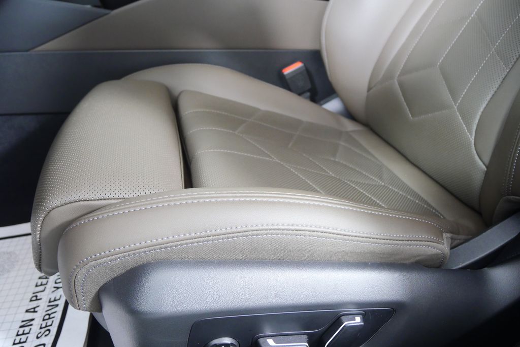 Thumbnail: 2025 BMW 5 Series - 11