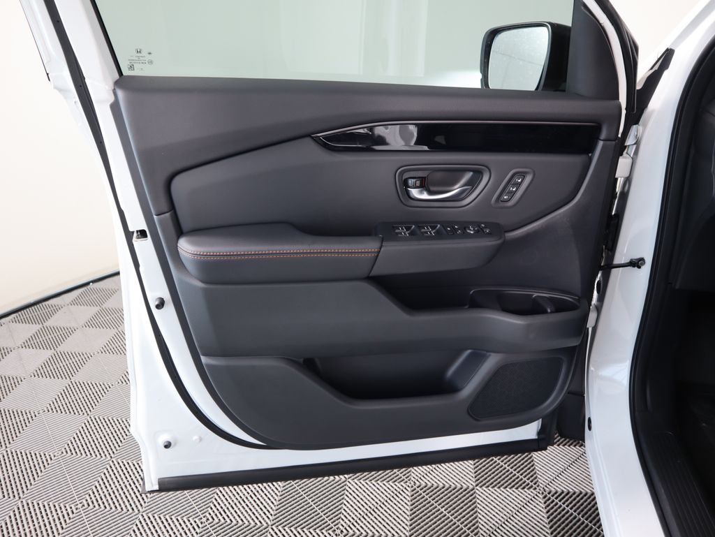 Thumbnail: 2025 Honda Pilot - 25