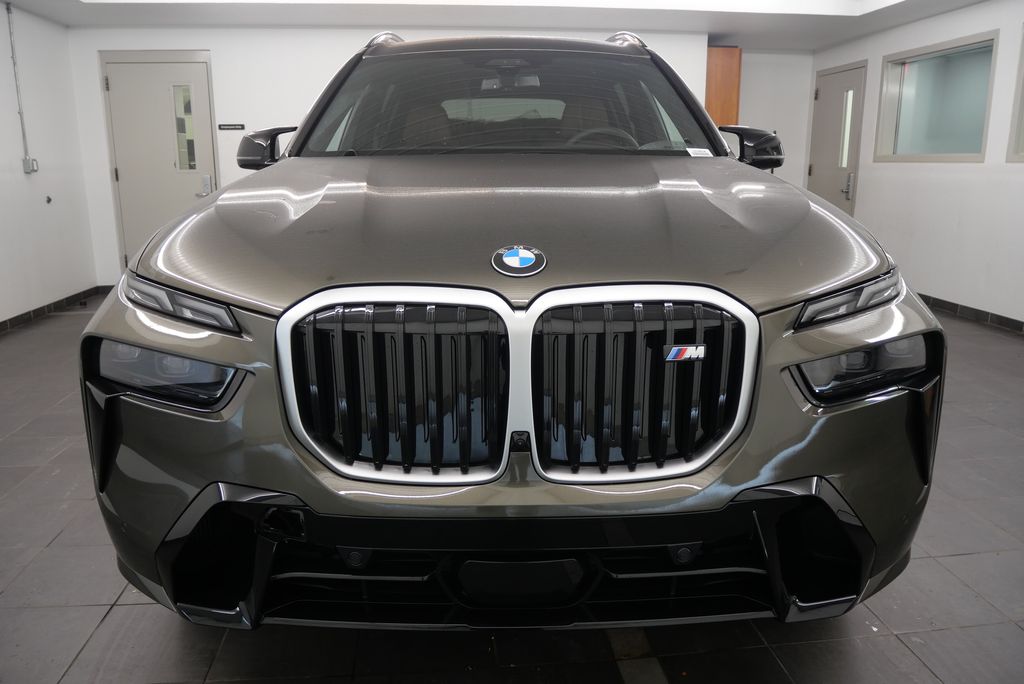 2025 BMW X7 M60i 10