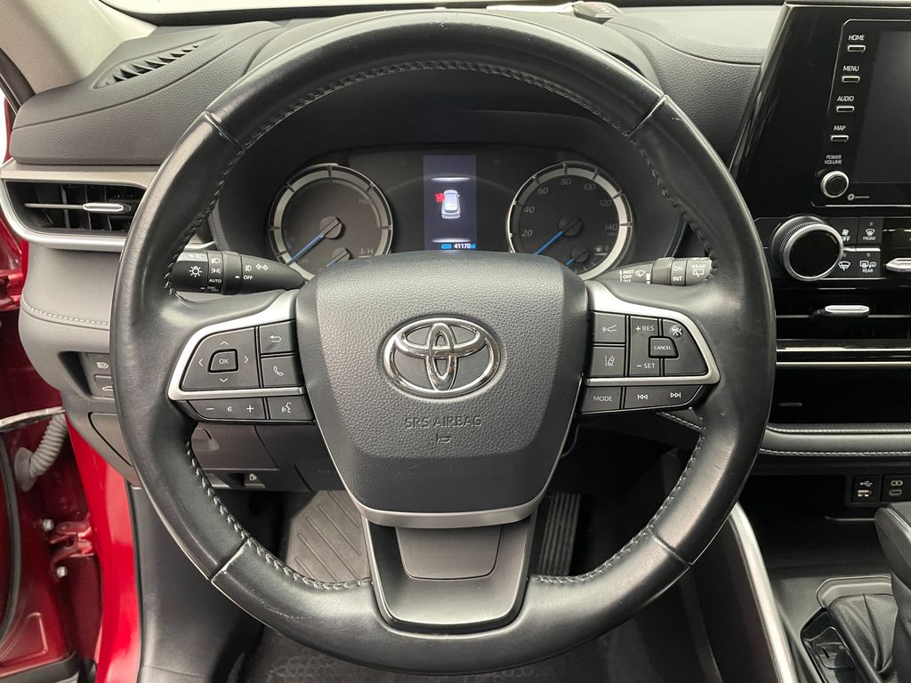 Thumbnail: 2022 Toyota Highlander - 21
