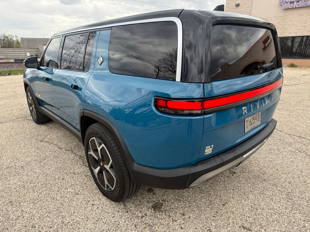 Rivian R1S