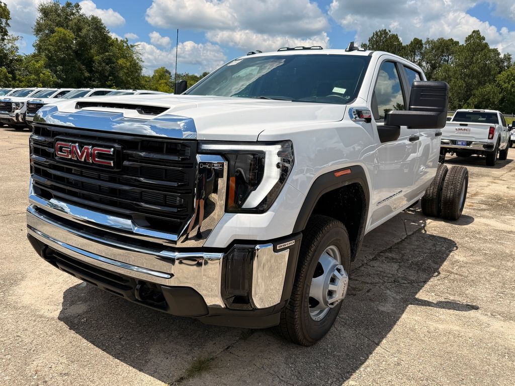 Summit White 2026 GMC Sierra 3500HD Pickup Truck Four-Wheel Drive Automatic
