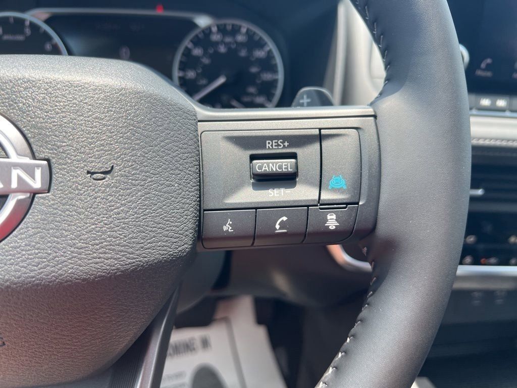 2025 Everest White Pearl Nissan Rogue SV FWD SUV