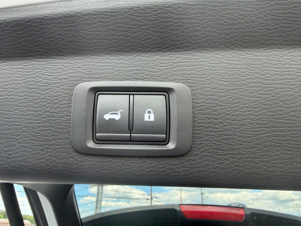 2025 Mitsubishi Outlander SE Silver at South Hills Kia