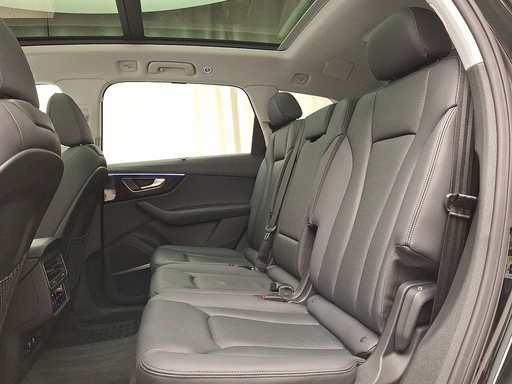 Thumbnail: 2023 Audi Q7 - 10