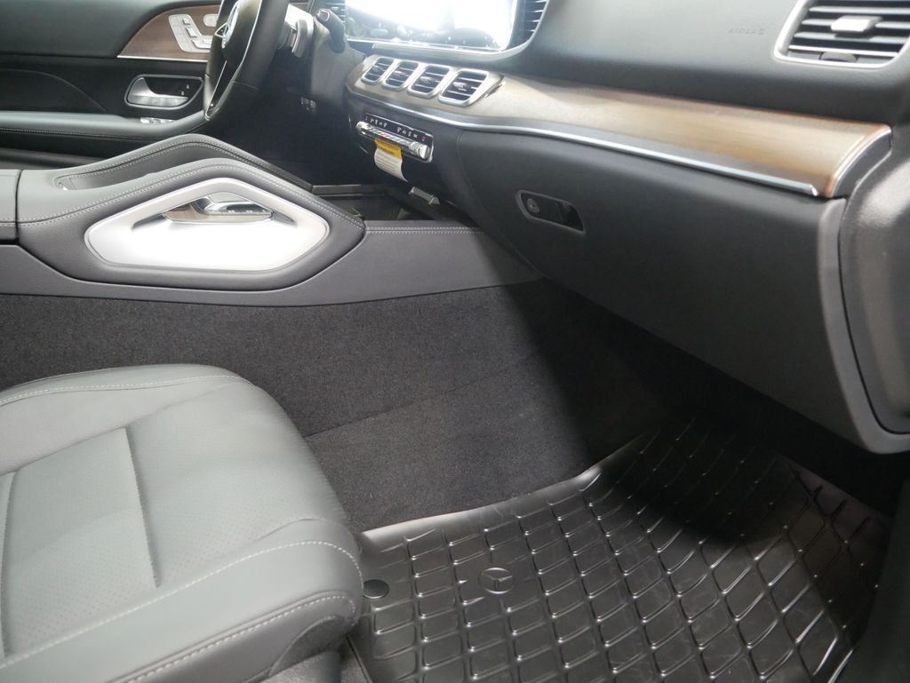 Thumbnail: 2026 Mercedes-Benz GLE - 30