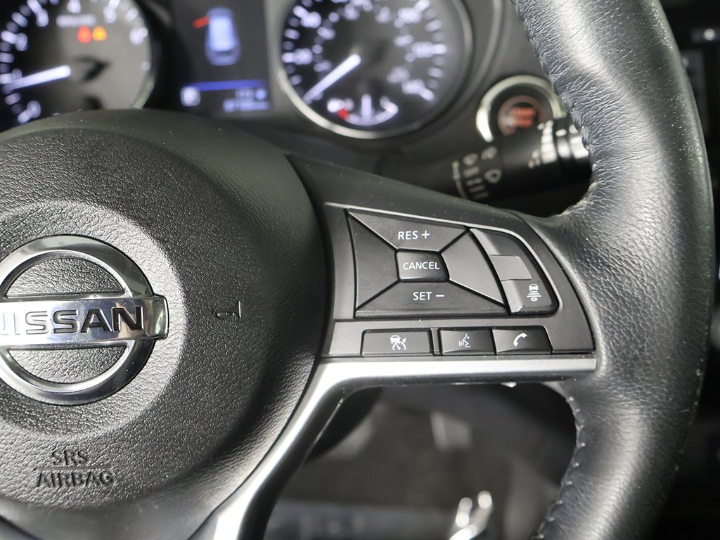 Used 2018 Blue Nissan SL image 40
