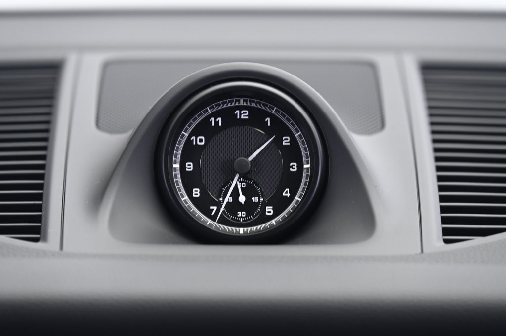 Thumbnail: 2026 Porsche Macan - 32