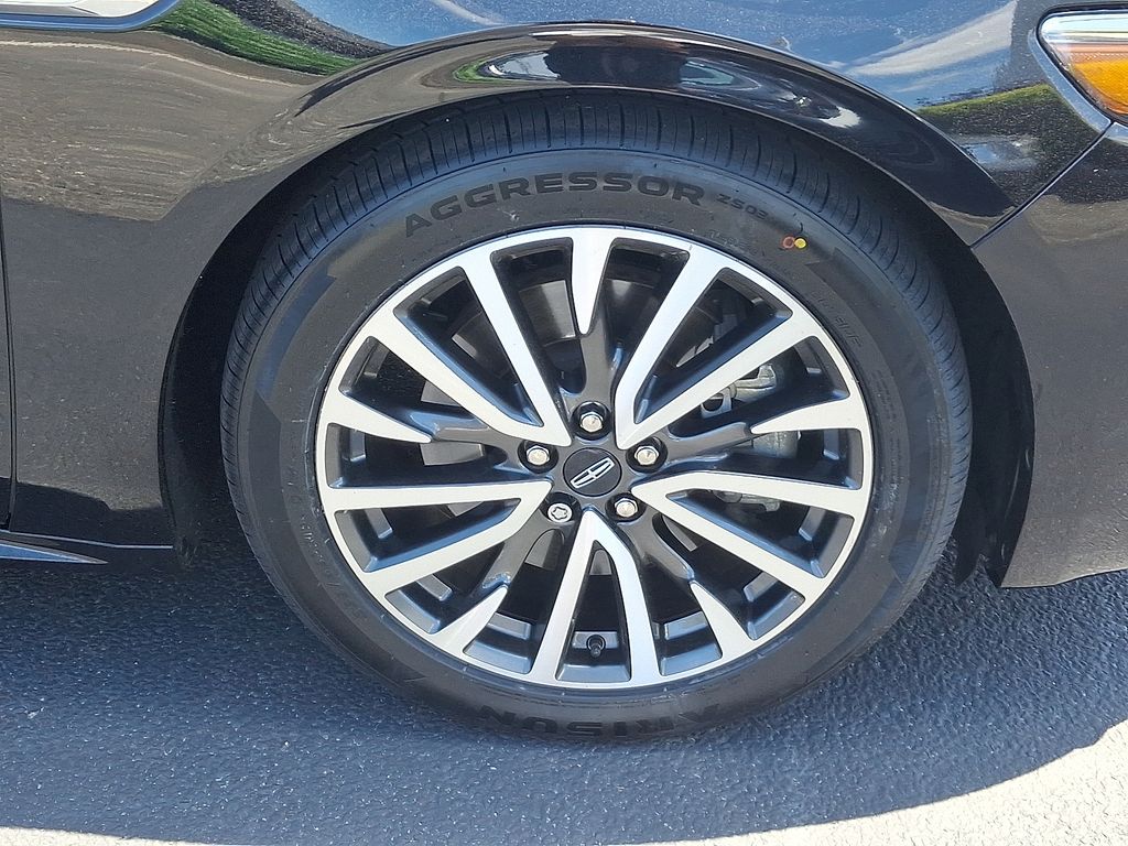 Thumbnail: 2019 Lincoln Continental - 8