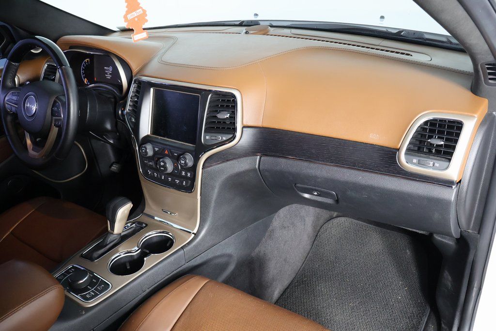 Thumbnail: 2017 Jeep Grand Cherokee - 9