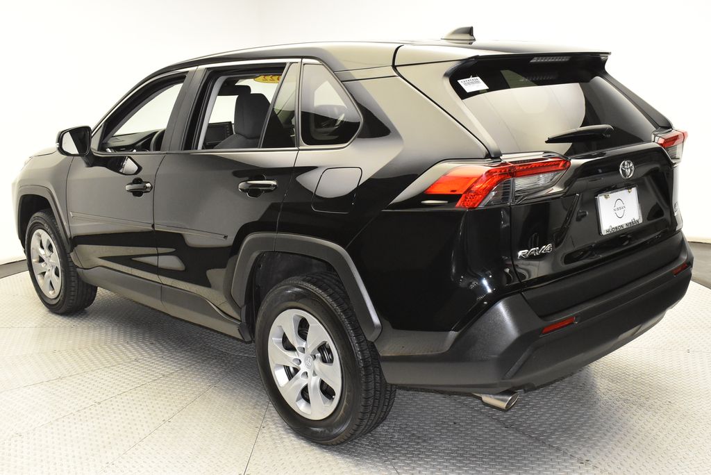 2022 Toyota RAV4 LE 7