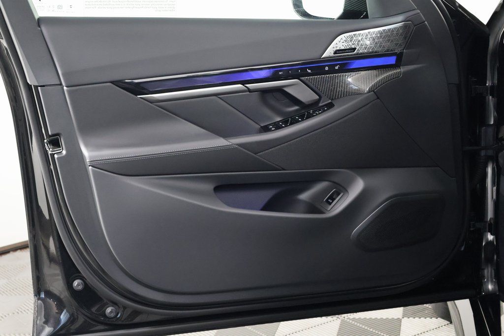 Thumbnail: 2026 BMW M5 - 7