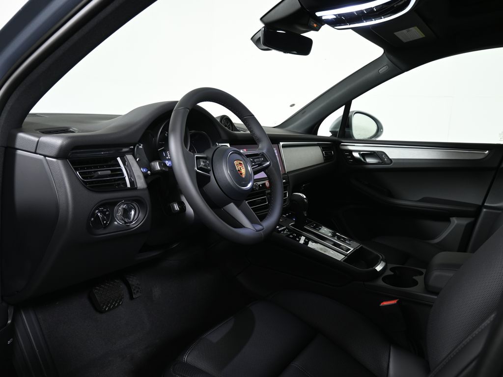 Thumbnail: 2026 Porsche Macan - 4