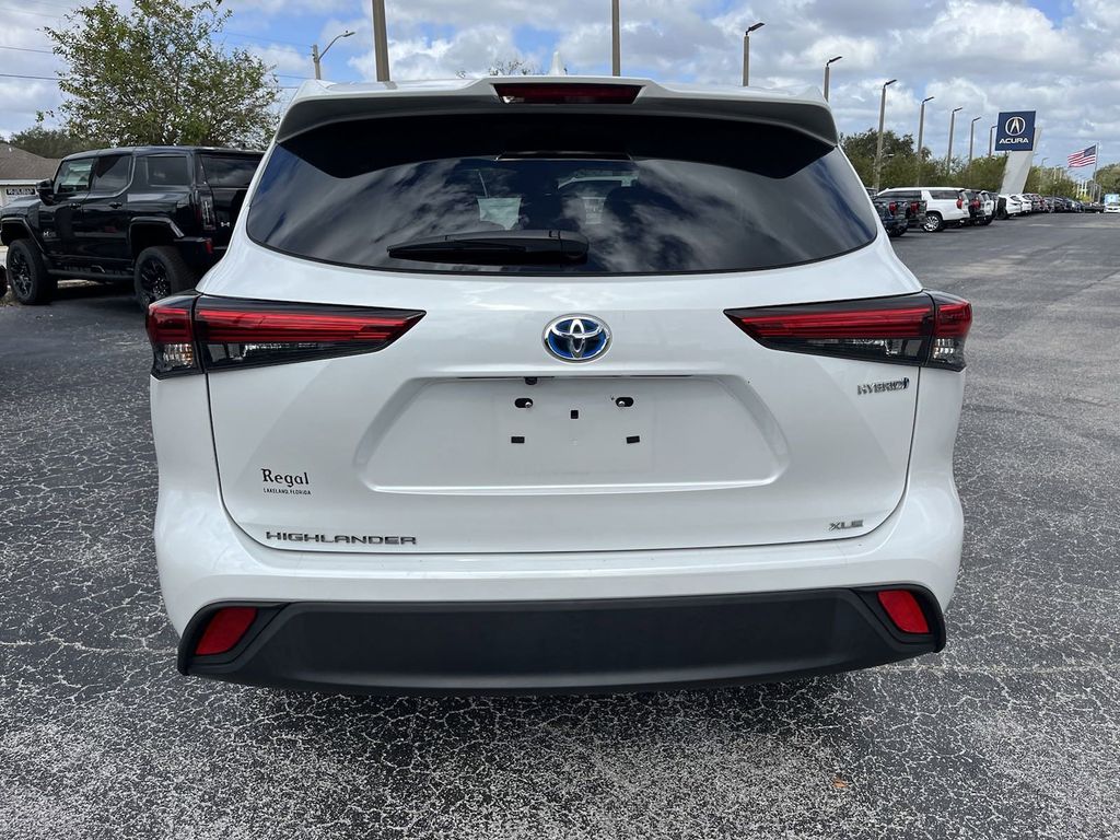 2022 Toyota Highlander Hybrid XLE 6