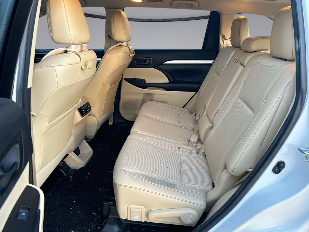 Thumbnail: 2017 Toyota Highlander - 28