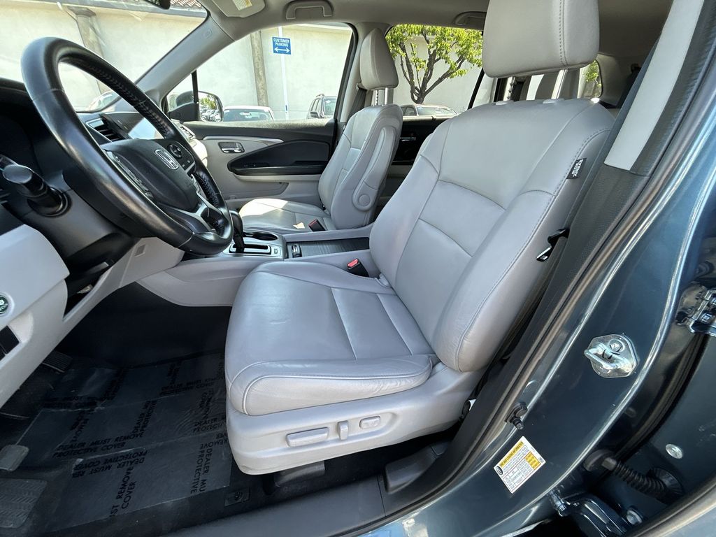 Thumbnail: 2019 Honda Pilot - 11