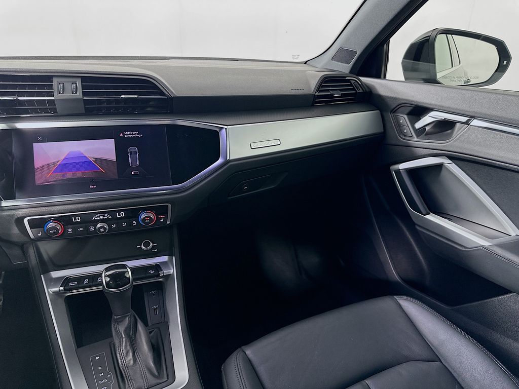 Thumbnail: 2019 Audi Q3 - 23