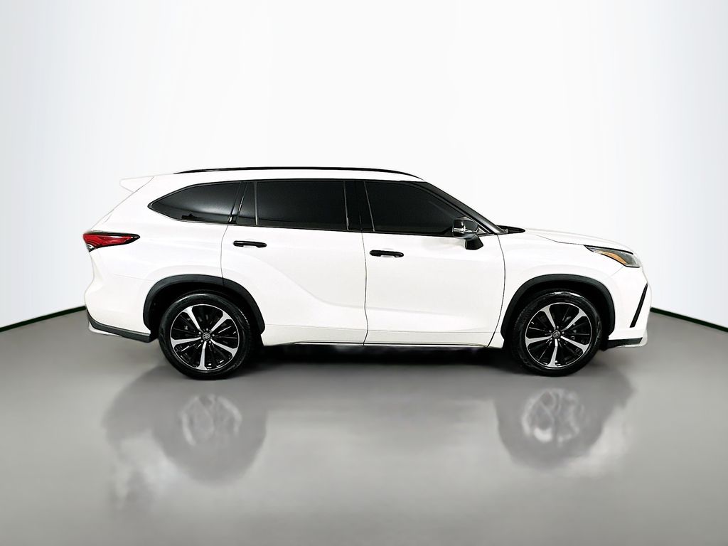 Thumbnail: 2021 Toyota Highlander - 4