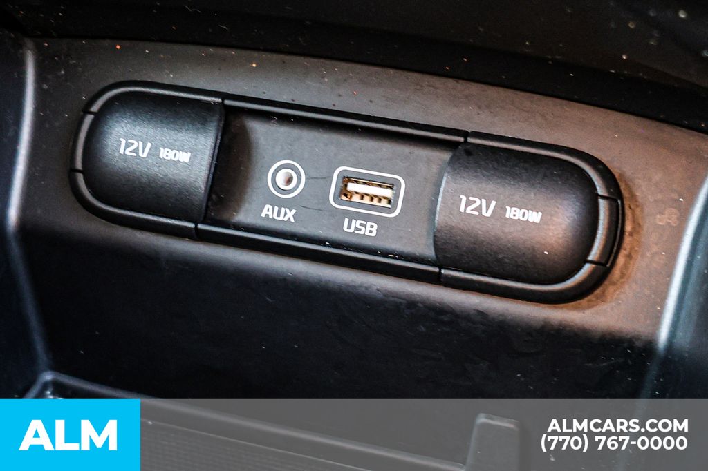 Used 2018 Black Kia L image 40