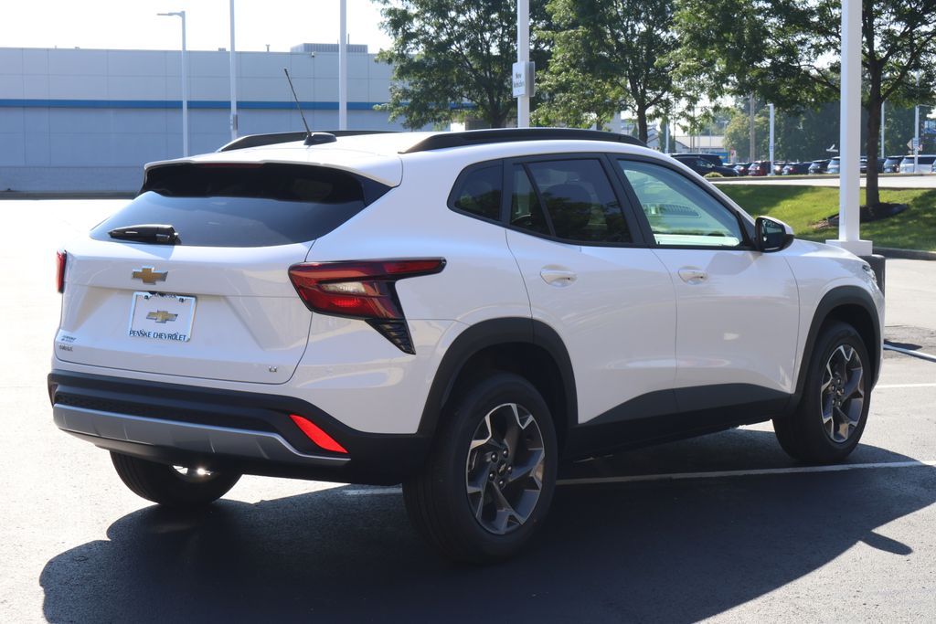 Thumbnail: 2026 Chevrolet Trax - 8