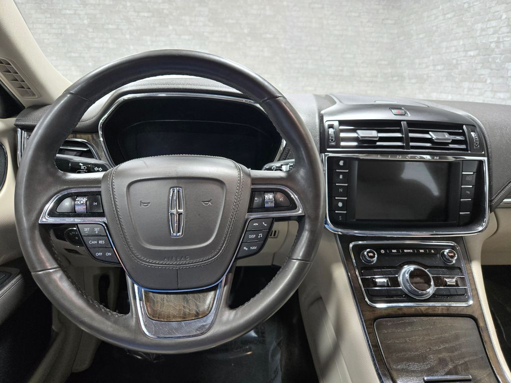 2017 Lincoln Continental Reserve - Photo 16