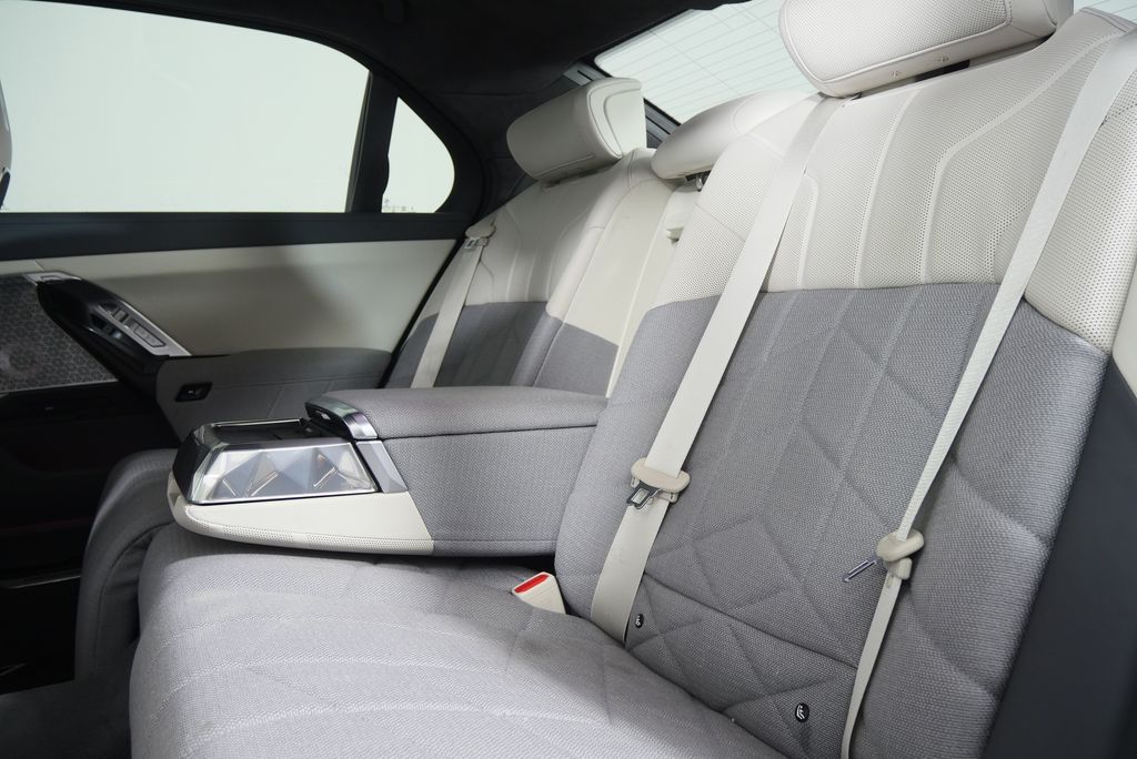 Thumbnail: 2023 BMW 7 Series - 19