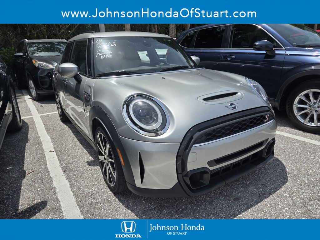 Melting Silver III Metallic 2024 MINI Cooper Hatchback Front-Wheel Drive 7-Speed Automatic