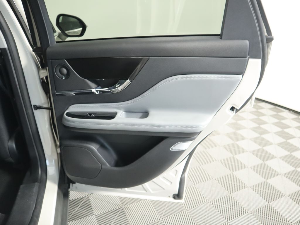 Thumbnail: 2022 Lincoln Corsair - 27