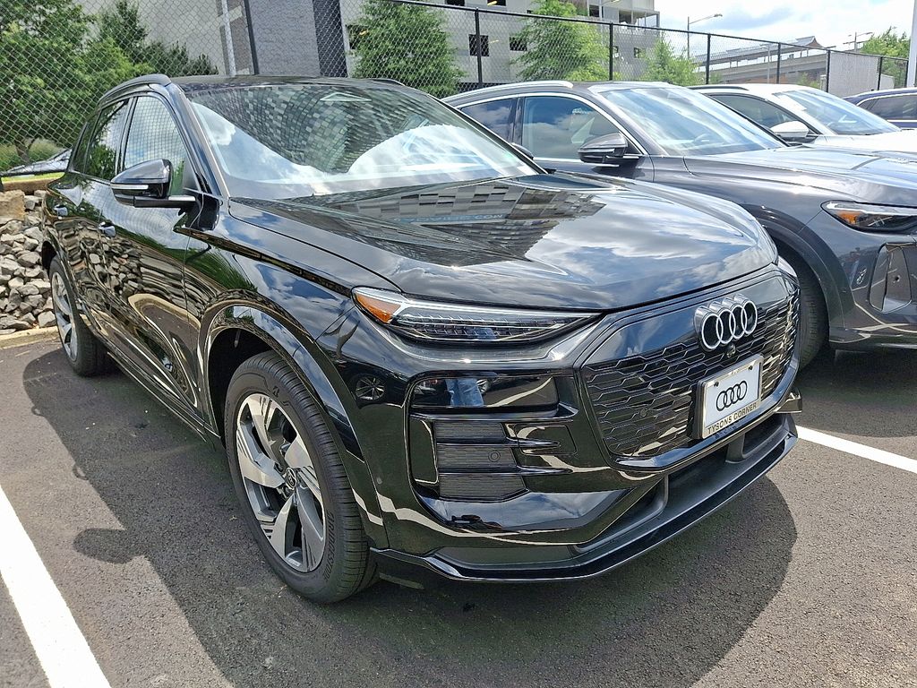 Thumbnail: 2025 Audi Q6 e-tron - 3