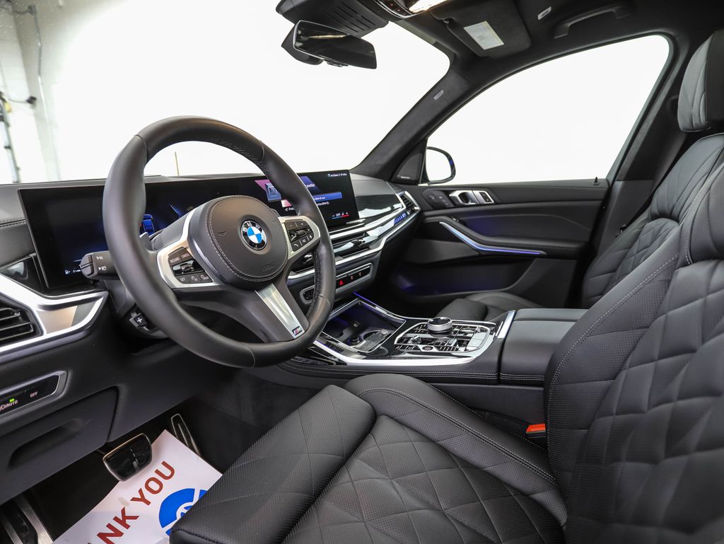 Thumbnail: 2024 BMW X7 - 10